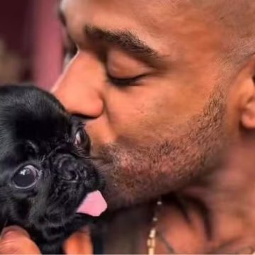 Baiano Cezar Black adota cachorro abandonado três meses após a morte de Rocco