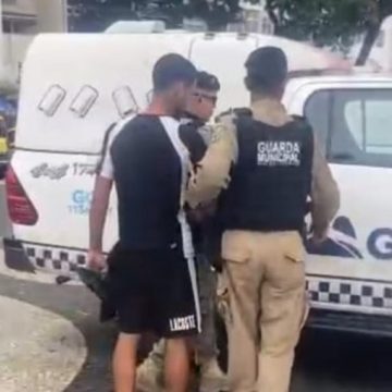 Ambulante é preso após vender dois milhos por R$ 1.064