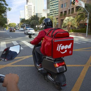 iFood anuncia pacote de melhorias para entregadores com isenção de taxas e programa de recompensas