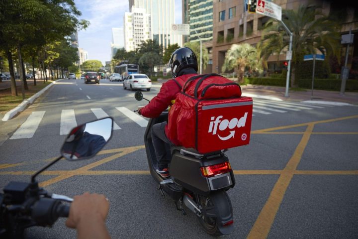 iFood anuncia pacote de melhorias para entregadores com isenção de taxas e programa de recompensas