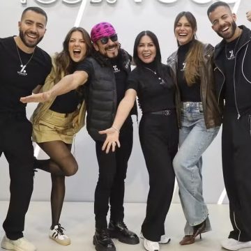 Em família: Bell Marques se reúne com filhos e noras em São Paulo