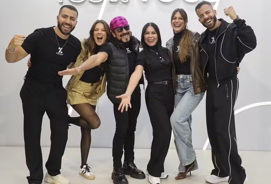 Em família: Bell Marques se reúne com filhos e noras em São Paulo