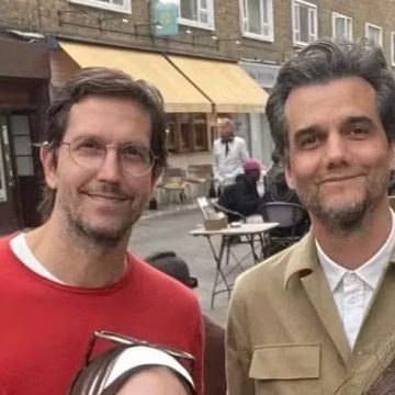 Vladimir Brichta e Wagner Moura se reencontram em Londres para homenagem ao ator baiano