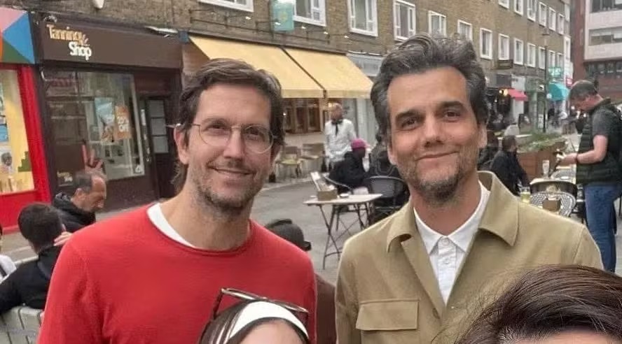 Vladimir Brichta e Wagner Moura se reencontram em Londres para homenagem ao ator baiano