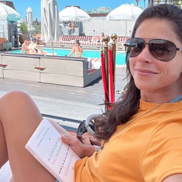 Jessica Senra desembarca nos EUA para participar de congresso: ‘Bora estudar’