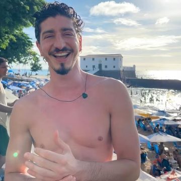 Johnny Massaro usa foto tirada em Salvador para fazer sucesso em app de namoro