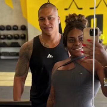 Usando look ‘a vácuo’, Jojo Todynho mostra cinturinha em treino com o namorado