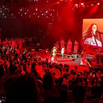 Rachel Reis estreia na Concha Acústica com show lotado da turnê “Divina Casca”