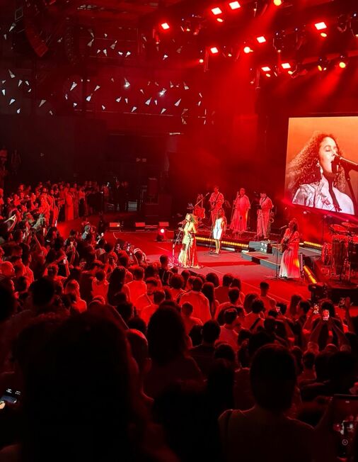 Rachel Reis estreia na Concha Acústica com show lotado da turnê “Divina Casca”