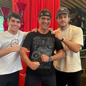 Durval Lélys viaja com a família para Europa: ‘Play nas férias’