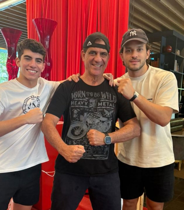 Durval Lélys viaja com a família para Europa: ‘Play nas férias’