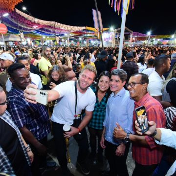 ACM Neto percorre cidades da Bahia no São João e exalta festas promovidas por prefeitos