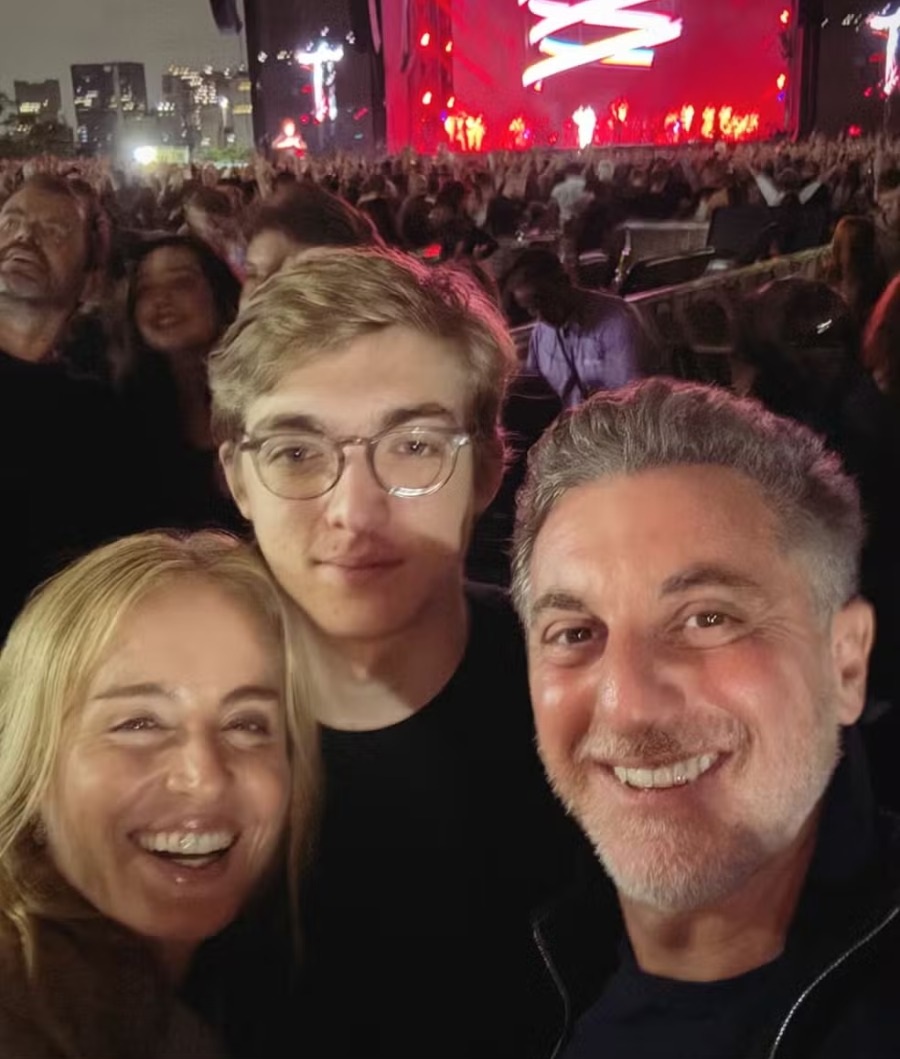 Angélica e Luciano Huck curtem show de Gilberto Gil na companhia do filho Joaquim