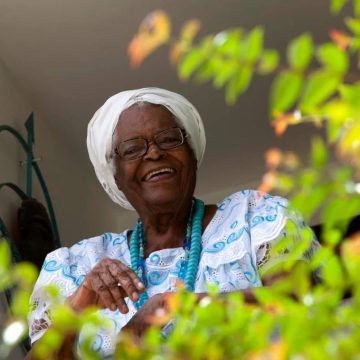 Congresso Nacional homenageia Mãe Stella de Oxóssi em sessão solene