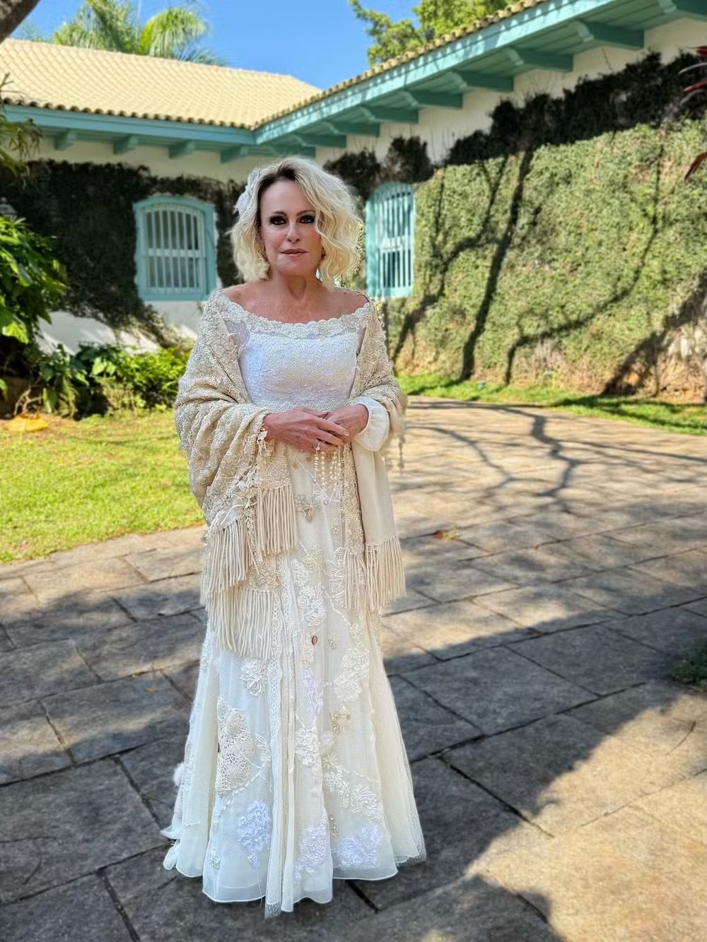 Ana Maria Braga renova votos de casamento durante festa junina em sua fazenda; veja fotos