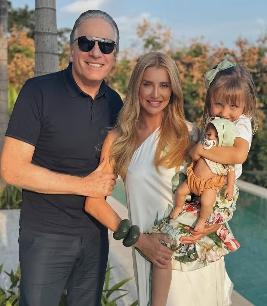Ana Paula Siebert diz que não terá mais filhos com Roberto Justus: “Meu combinado foi um”