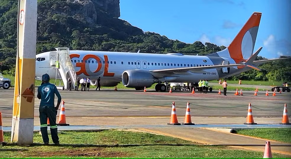 Afundamento no pátio do aeroporto de Noronha prende avião da Gol; é o segundo caso em uma semana