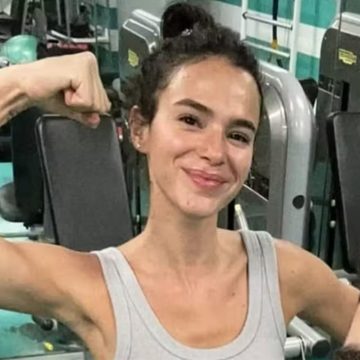 Bruna Marquezine ostenta barriga trincada em treino noturno; vem ver