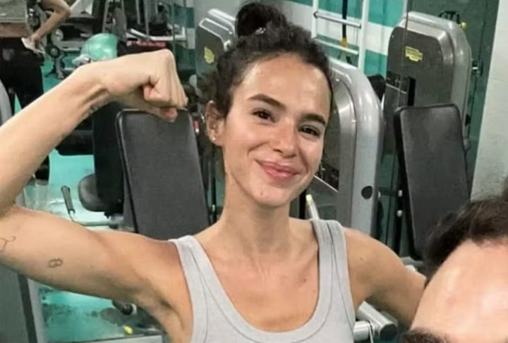 Bruna Marquezine ostenta barriga trincada em treino noturno; vem ver