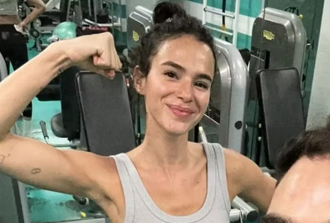 Bruna Marquezine ostenta barriga trincada em treino noturno; vem ver