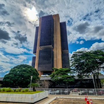 Copom eleva Selic para 15% ao ano, maior nível desde 2006