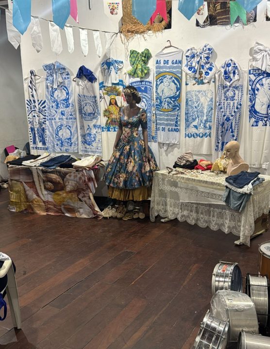 Filhas de Gandhy promove primeiro Bazar Solidário nesta quinta (26), com peças a partir de R$ 20