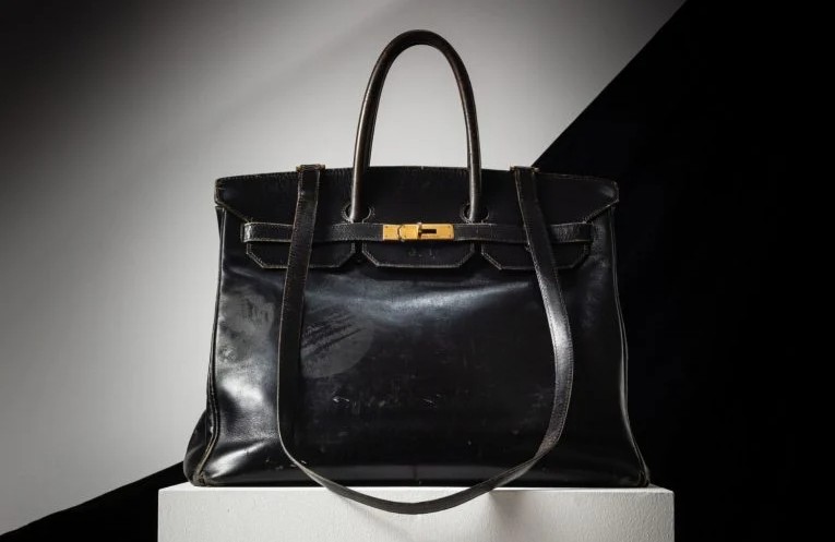 Bolsa Hermès original usada por Jane Birkin será leiloada em Paris