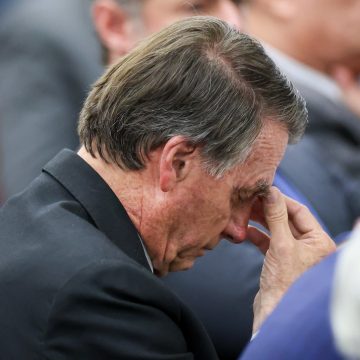 Jair Bolsonaro cancela agenda após relatar mal-estar: ‘Vomito dez vezes por dia’