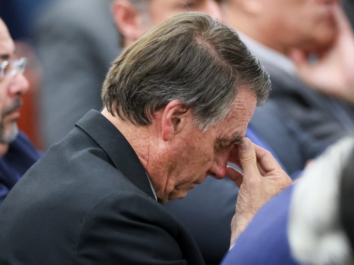 Jair Bolsonaro cancela agenda após relatar mal-estar: ‘Vomito dez vezes por dia’