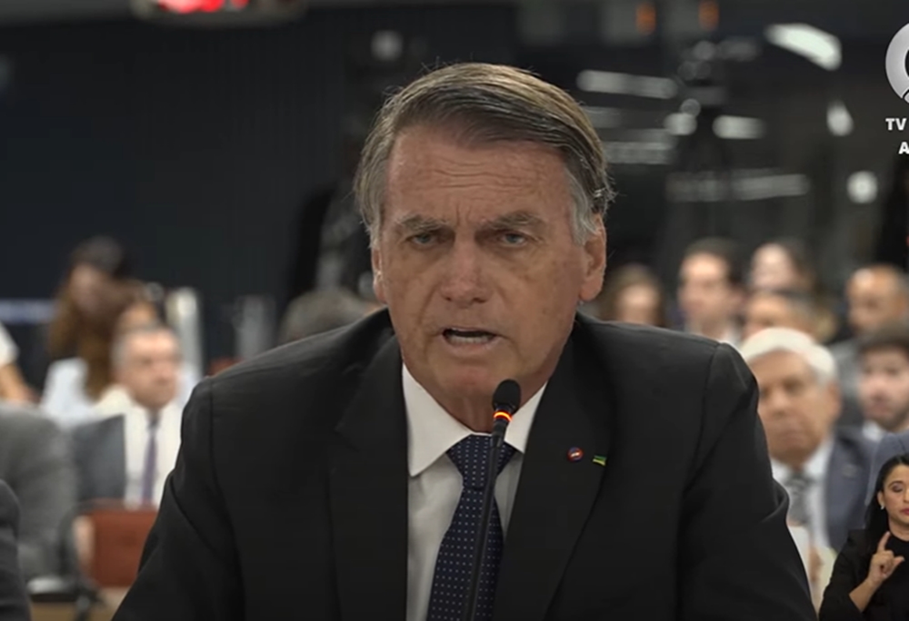 Bolsonaro revela que não passou faixa para Lula por medo de vaia: ‘Não iria me submeter’