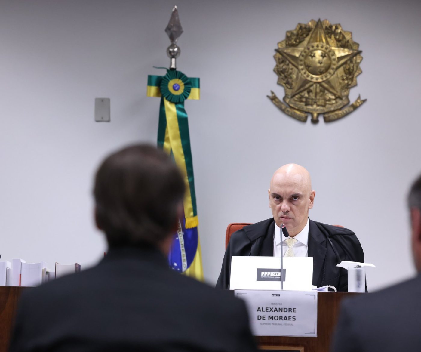 Bolsonaro começa a ser interrogado por Alexandre de Moraes no STF