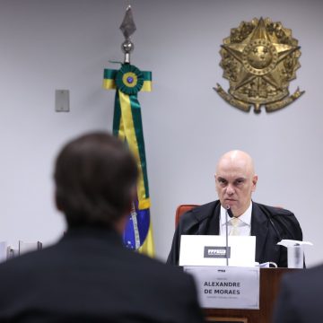 Bolsonaro começa a ser interrogado por Alexandre de Moraes no STF