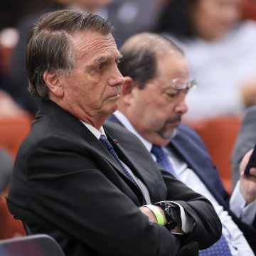 Moraes retira sigilo e revela esquema de espionagem ilegal envolvendo Bolsonaro e Carlos