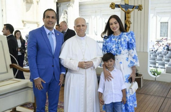 Bruno Reis retorna a Salvador após encontro com o Papa Leão XIV no Vaticano