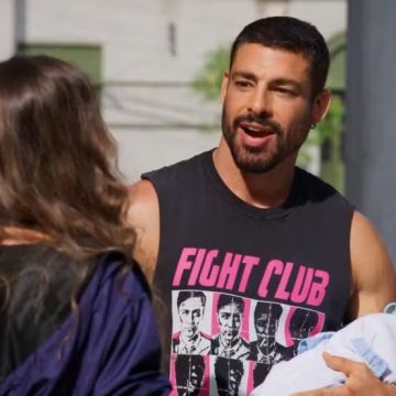 Em Vale Tudo, César tem ataque por causa de bebê reborn: ‘Meu suporte emocional’