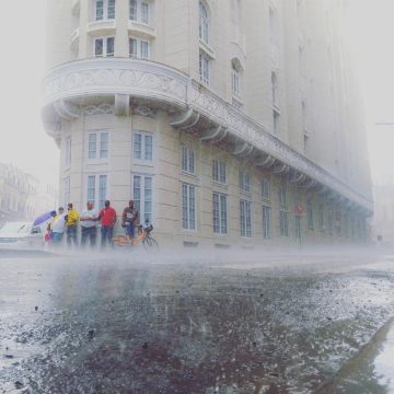 Frente fria chega a Salvador com chuvas intensas e ventos fortes