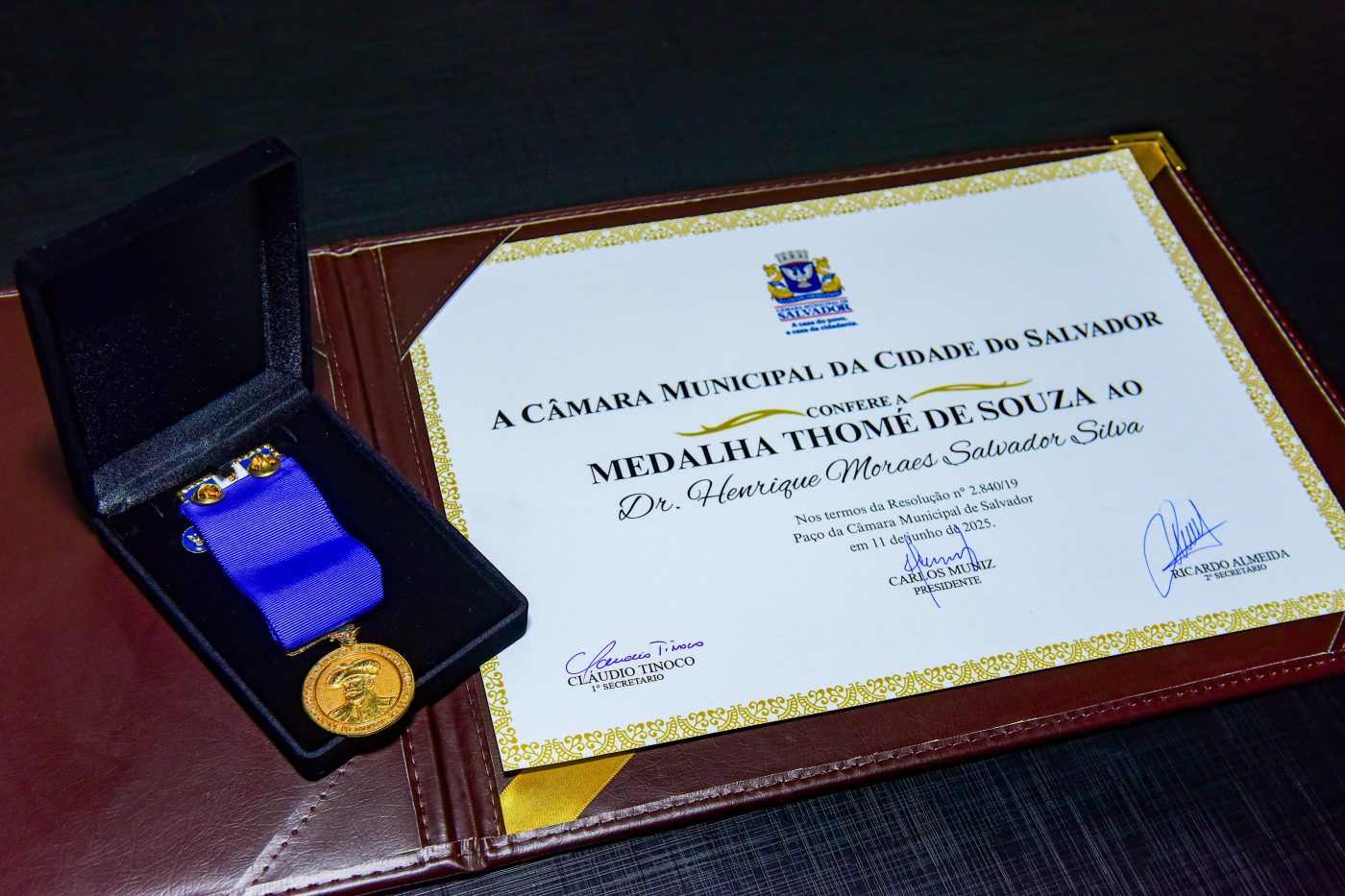 Henrique Salvador recebe a Medalha Thomé de Souza