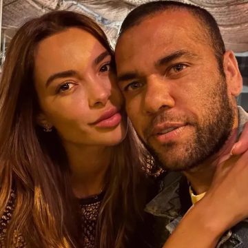 Daniel Alves homenageia a esposa, Joana Sanz, em aniversário: ‘Mulher virtuosa’