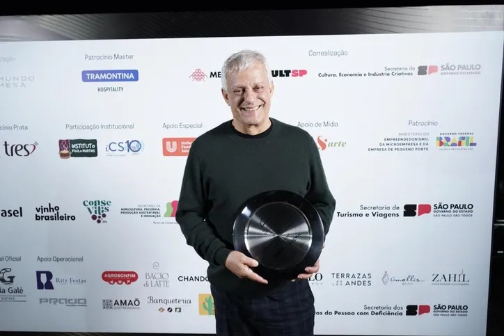 Chef Edinho Engel é homenageado como Personalidade da Gastronomia de 2025