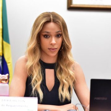 Oposição aciona MPF e Conselho de Ética contra Erika Hilton por nomeações de maquiadores