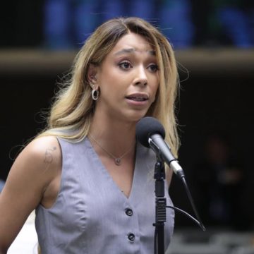 Subprocurador aciona TCU por suposto desvio de função no gabinete de Erika Hilton