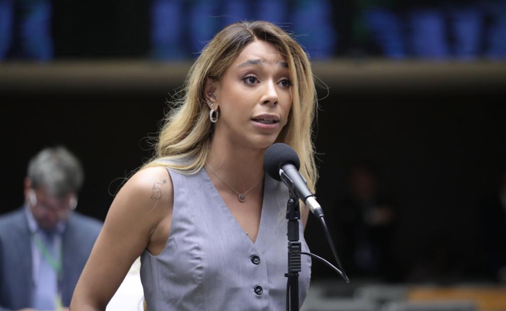 Subprocurador aciona TCU por suposto desvio de função no gabinete de Erika Hilton