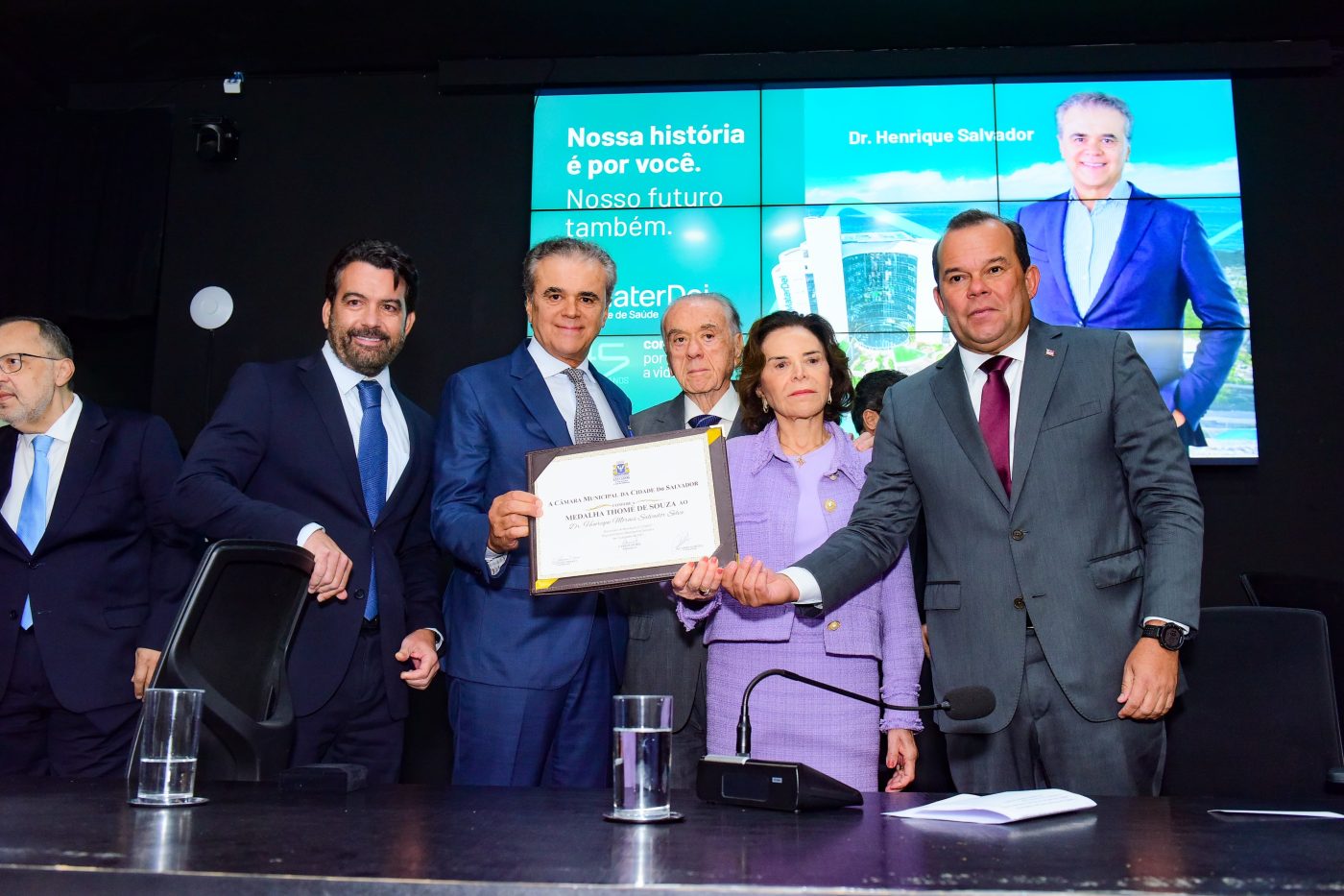 Henrique Salvador recebe a Medalha Thomé de Souza
