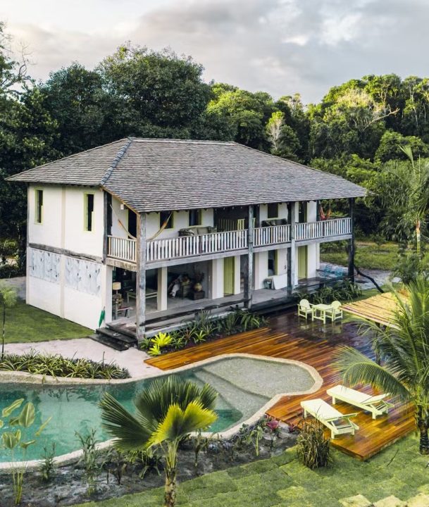 Antiga fazenda mineira é reconstruída em Trancoso, a poucos metros do mar; veja como ficou