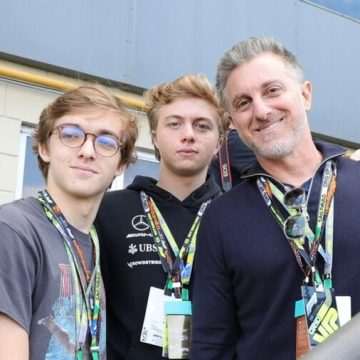 Luciano Huck curte dia de surf com os filhos Benício e Joaquim: “Incrível”