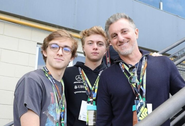 Luciano Huck curte dia de surf com os filhos Benício e Joaquim: “Incrível”