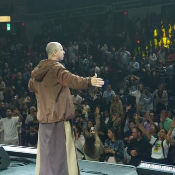 Frei Gilson reúne 10 mil fiéis em evento católico nos EUA
