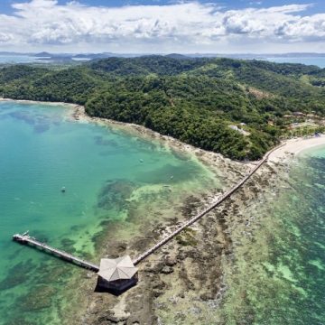 Praia na Ilha dos Frades é eleita a melhor das Américas e Península Ibérica