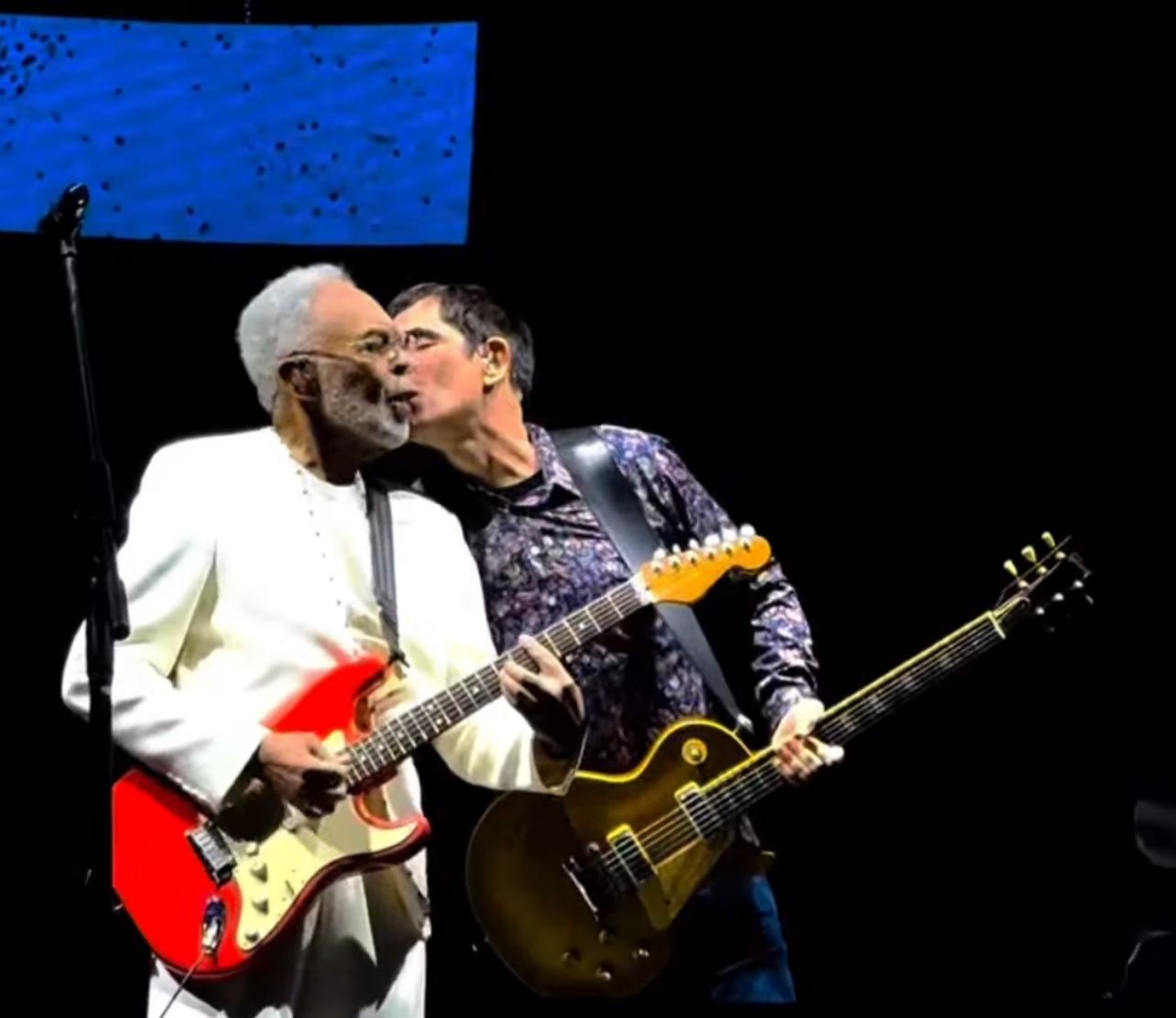 Gilberto Gil e Samuel Rosa emocionam o público com dueto surpresa em Belo Horizonte