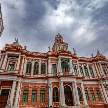 Nível do Rio Guaíba extrapola cota de inundação em Porto Alegre